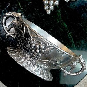 🍇 Arthur Court “Grapes” Oval Bowl with Handle’s!